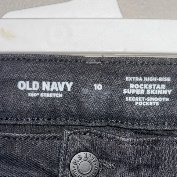 OLD NAVY extra high rise extra skinny button fly size 10, frayed hem
25” inseam - Picture 2 of 6
